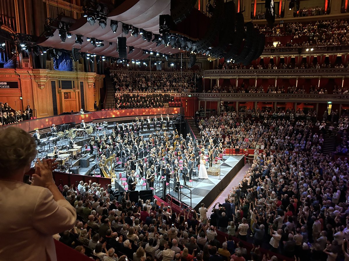 Stunning Mahler 3 @bbcproms with @BBCSO Sakari Oramo, & Jenny Carlstedt. Lovely to go with our dear friend @Deejanie