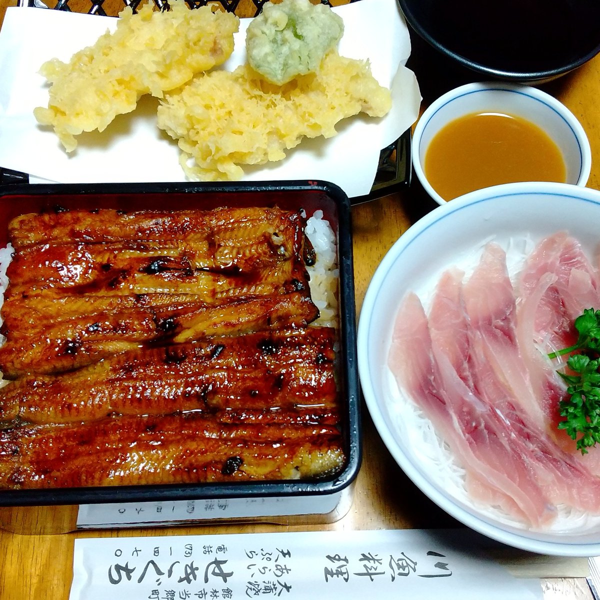 kawaloco's tweet photo. @bozu_108 海なし県なので鰻の名店が多いです。館林せきぐいの鰻重、鯉のあらい、ナマズの天ぷら絶品😋 https://t.co/uKDYvZPH8M