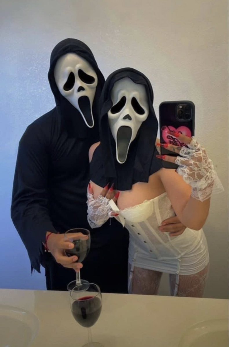 chelsccast's tweet photo. me n who 👻 https://t.co/qrs50KMank