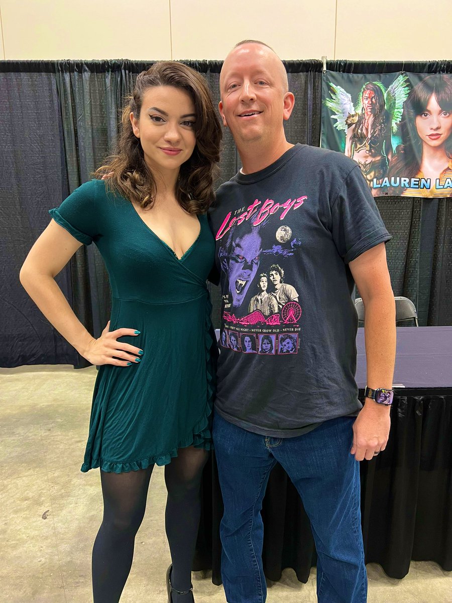 Well <a href="/_LaurenLaVera_/">Lauren LaVera</a> is so kind and friendly! Thanks for letting me talk your leg off. 😬 I hope you enjoy your copy of <a href="/TheStylistFilm/">The Stylist</a>!