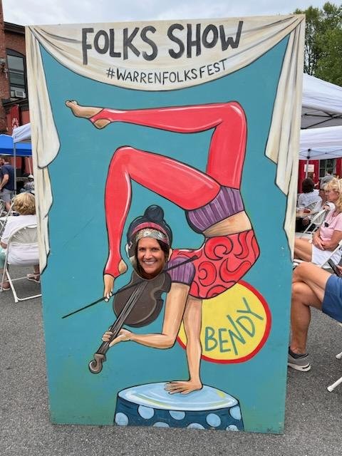 PaulaValerio8's tweet image. The #WarrenFolkFestival 
is always a #FunTradition
with @PhungrlDawn in
#WarrenRI 🎶 👭 Thx 2 #TheCollaborative 🎨🎬