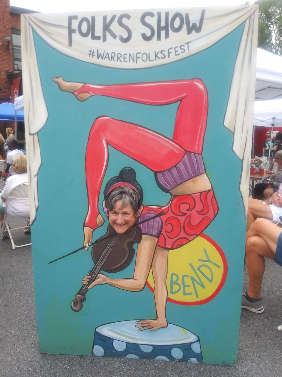 PaulaValerio8's tweet image. The #WarrenFolkFestival 
is always a #FunTradition
with @PhungrlDawn in
#WarrenRI 🎶 👭 Thx 2 #TheCollaborative 🎨🎬