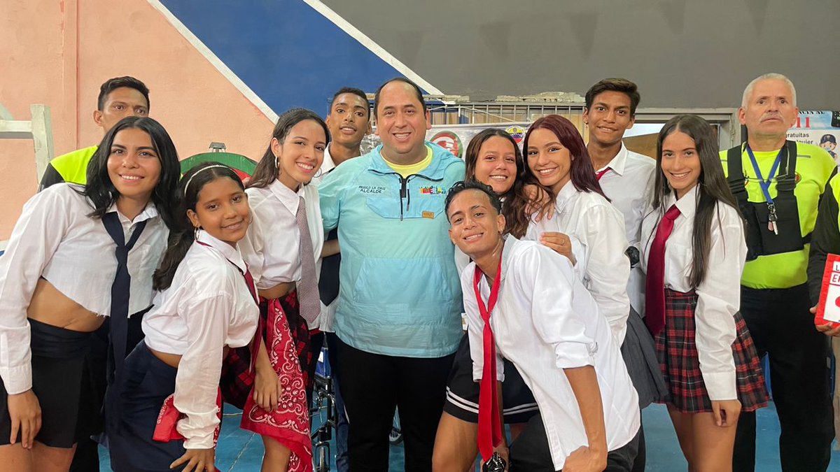 regulolacruz's tweet photo. #19Ago Quiero agradecer a los atletas regionales que se sumaron y a los integrantes de los Cuerpos de Seguridad de #LaNuevaTejerías quienes formaron parte de nuestro #SábadoDeportivoDePaz ¡Vamos Venciendo! 

@NicolasMaduro @Soykarinacarpio 

#VenezuelaEsAfirmativa https://t.co/uE3561wZsA