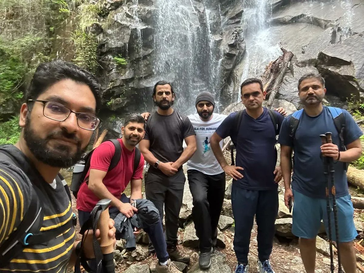 MuslimYouthUSA's tweet photo. Waking up for Fajr (morning) prayers and then proceeding to do a nice little hike. @MKA_Seattle bonding in nature as well as putting emphasis on their health and fitness after taking care of their spiritual growth. #FajrFit #MKAFit #WhatMuslimsDo https://t.co/d3LZZ81gUZ