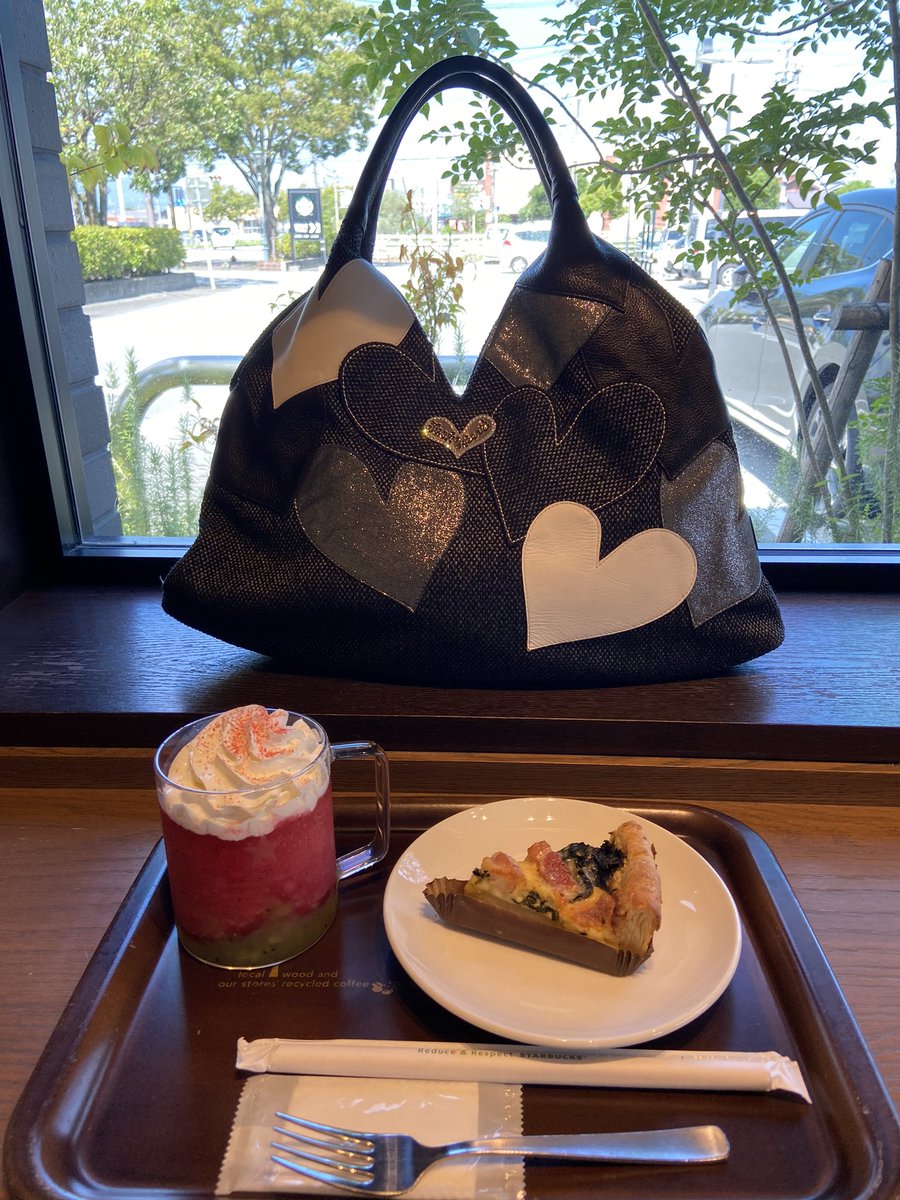 hirai_maron's tweet photo. 2023.08.19土曜日
朝のうちに諸用を済ませて
モーニング
#スターバックス #starbucks
#GABURIスイカフラペチーノ
#ベーコンとほうれん草のキッシュ
#シンクビー #thinkbee https://t.co/NL19wWAfqr