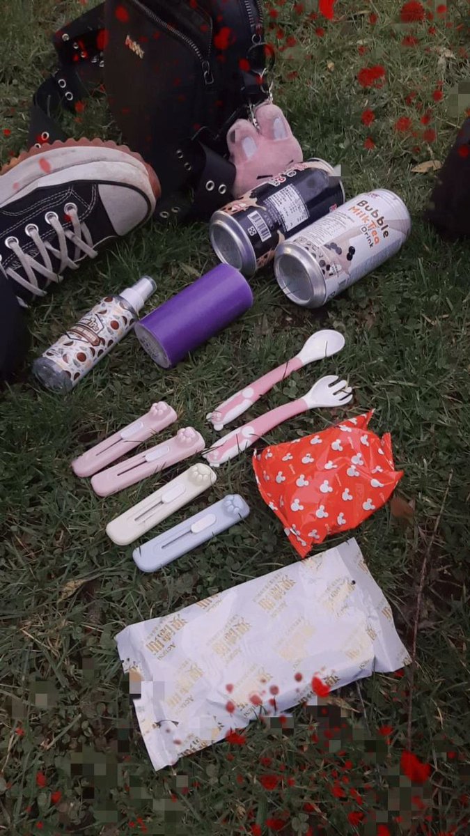 gorestrellitas's tweet photo. lista de compras!! ☆ 19.08.23

- 2 bubble tea
- 4 cuters de gatito
- 2 cubiertos de bebé 
- 1 poki de leche
- 1 galletitas mikey
- 1 perfume para perro coco
- 1 vela aromática https://t.co/gT1kbUx3tb