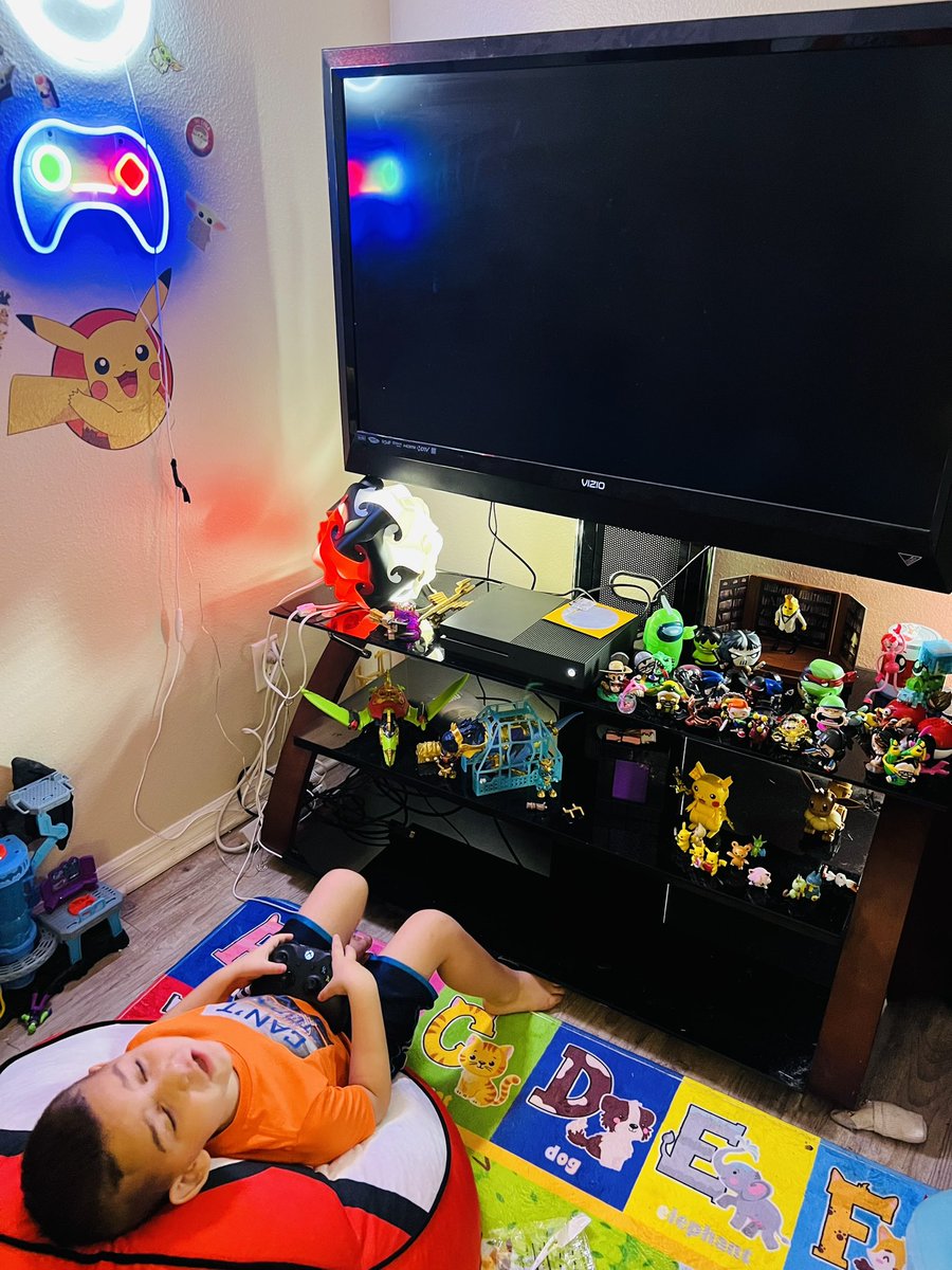 MaHaGolf's tweet photo. @FGTeeV can we just get a retweet for your biggest fan Wyatt Durrp all he wanted for his birthday was for Blue to redo his room like Beasty Shawn he’s a mini beasty lol https://t.co/VJZWzi4hS9