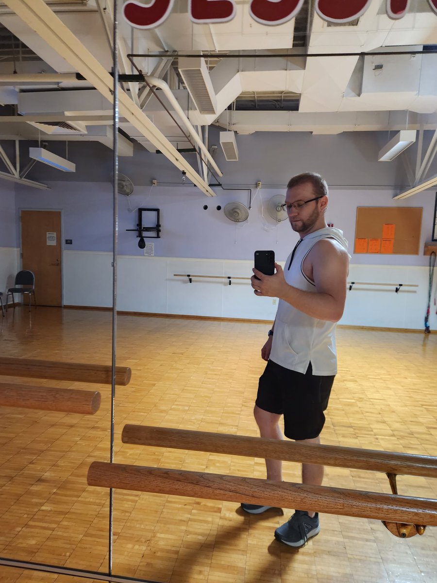 JoeMistic's tweet photo. As my gym friend said
"Pics or it didn't happen"
#gymselfie #gay #fitness
#muacle https://t.co/7qt2atUg9B