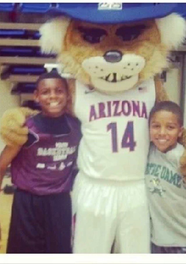 ColinDeaver_'s tweet image. What I meant by dreams come true… In 3rd grade KJ Lewis hit a game-winner at the McKale Center at an Arizona camp and decided that’s where he wanted to go. 9-10 years later, he made it happen. 

📸 @coachmonie