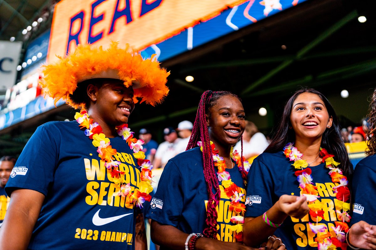 Winners win 🏆

Prior to today's game, we celebrated the Nike RBI World Series titles won by the <a href="/astros_ya/">Houston Astros Youth Academy</a> in both the senior baseball &amp; softball divisions.