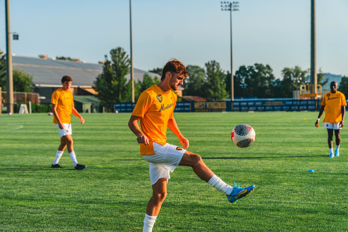WVUMensSoccer's tweet photo. A beautiful night for some soccer at Dick Dlesk!

#HailWV https://t.co/ZV6gSgvCdi