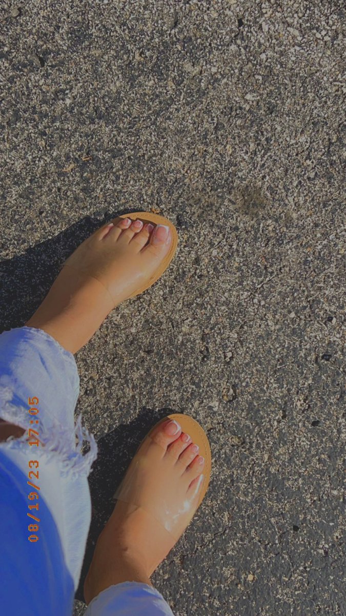 ExxoticRican's tweet photo. Should I add some bling??? #feet #toes #prettyfeet #frenchtip https://t.co/wxYBVmU3tF