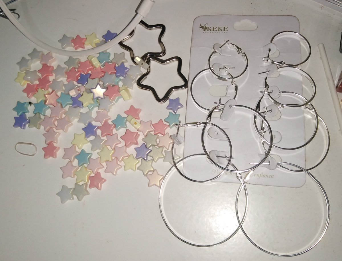 gorestrellitas's tweet photo. compritas de la otra vez! ★ 25.06.23

- 2 paquetes de estrellitas (cuentas)
- 2 estrellitas de metal
- 1 set de aros https://t.co/xJj3HVzrhS