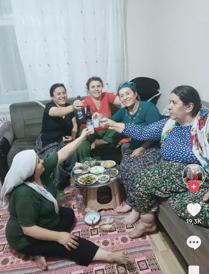 arkadasim sonunda exini unuttu bizde kutlama yapalim dedik 🙏🏻🙏🏻