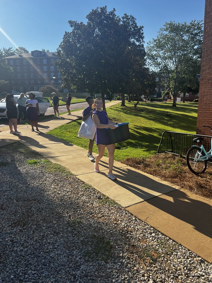 MontevalloWBB's tweet photo. We are all 😁 because @Montevallo students are back on campus! Happy to see some new faces on campus! https://t.co/OuY9cvb1t9