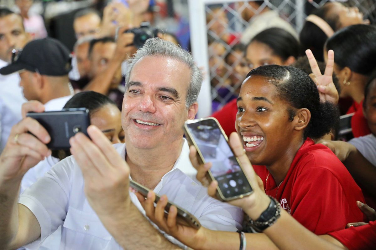 jenrryCastro1's tweet photo. El compañero presidente @luisabinader, es el rostro de la honestidad, de la ética, de la humildad, la sencillez, de la decencia. Luis es el rostro del triunfo. https://t.co/Jp0FUTpncJ