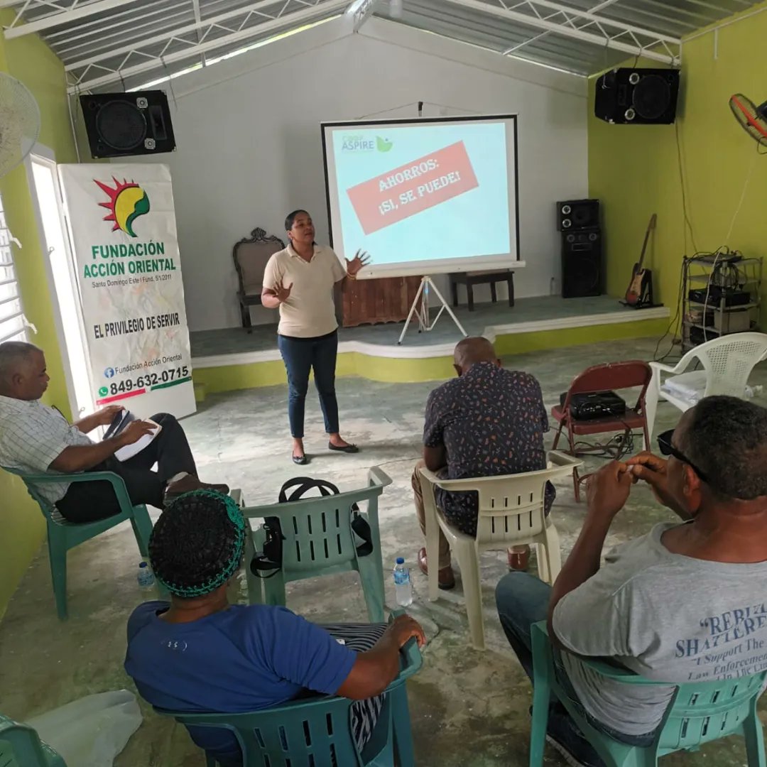 637_6437's tweet photo. Orientando algunos de nuevos colaboradores acerca del manejo adecuado de sus finanzas, gracias @CoopAspire  a través del equipo de expositores que con tanta capacidad y entrega orientan a la población. https://t.co/LDAPcEJS5Z