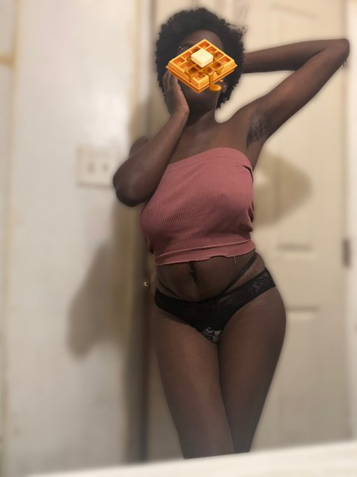 Happy Sexy Saturday!  Intelligent, adorable, stoner next door here for bookings, custom, dirty foot/smoking/period