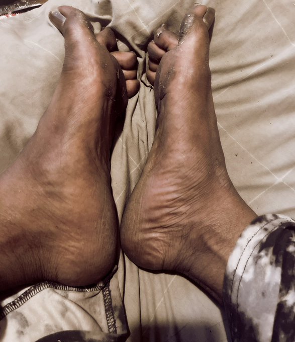 Happy Sexy Saturday!  Intelligent, adorable, stoner next door here for bookings, custom, dirty foot/smoking/period