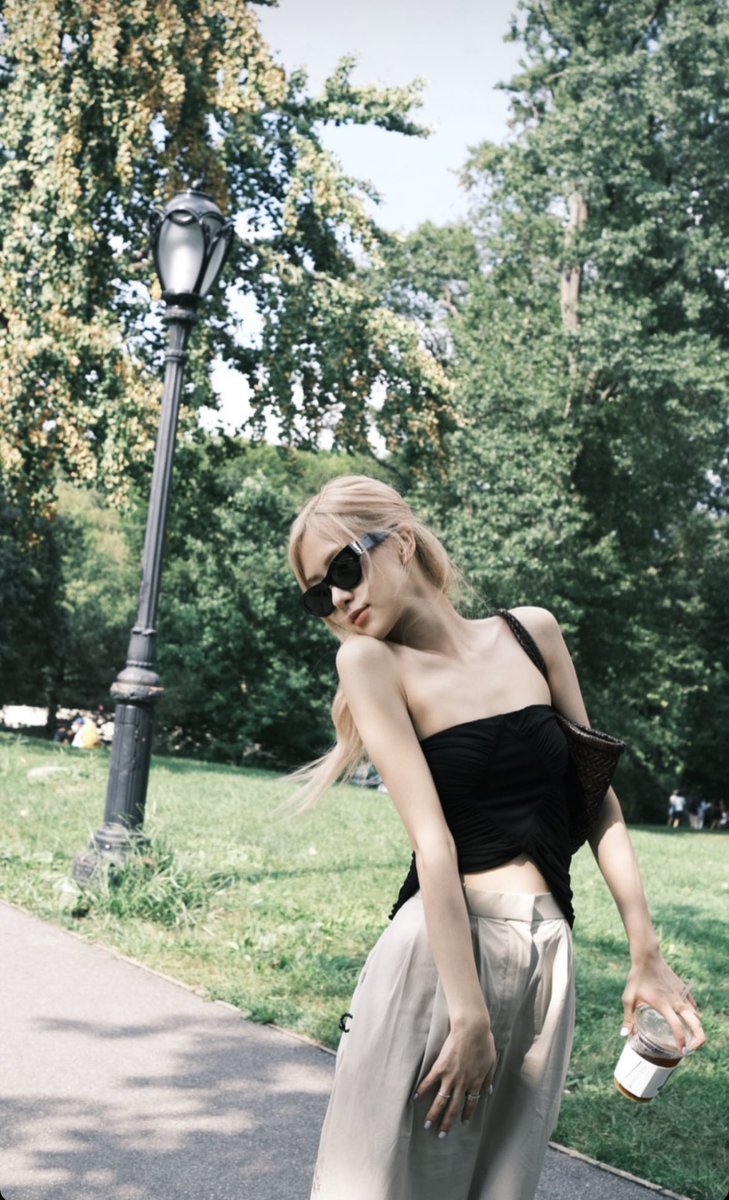 httpgwapofiles's tweet photo. ㅤ

sunday morning walk with my wife.

ㅤㅤ https://t.co/YHwSgsdYrI