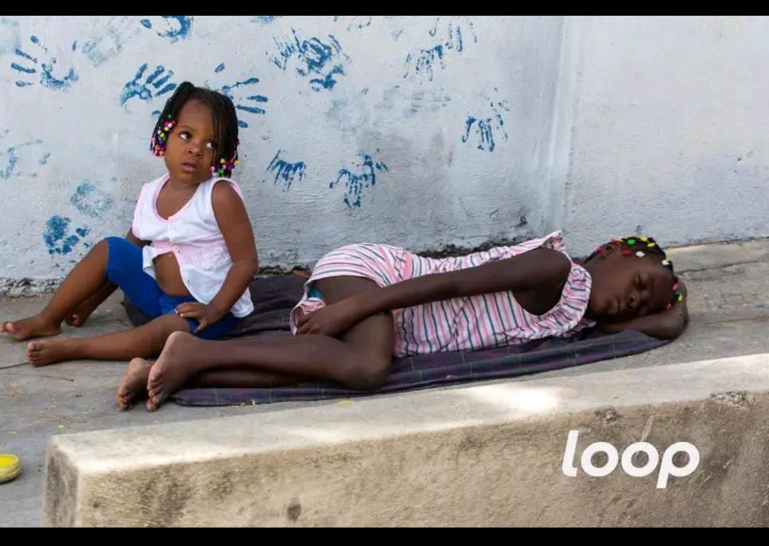 Pierreroseline0's tweet photo. Ce qui se passe en Haïti en ce moment est si triste
M ap gad foto sa, epi m imajine pitit Ariel henry k ap viv nan luxe
Eske Ariel p ap swiv sa kap pase nan peyi a
Pu l wè kmn avni timoun yo fè skal bò falèz
Kòm nu gn rndevou ak fòs etrnjè yo dmn sdv
M swete gen amelyorasyon https://t.co/Rf9LJG66jr