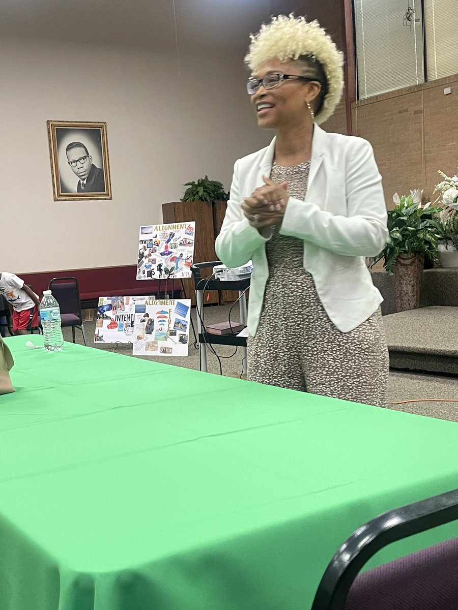 FreedomByDesig_'s tweet photo. Today was amazing! I partnered with Salem Bible Church in Atlanta to facilitate virtual Vision Mondays and culminated with a in-person Vision Board Expo #freedombydesign #faith #passionandpurpose https://t.co/BHykunaPxP