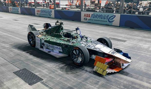 fabcrossjp's tweet photo. 電子機器の廃材を使って製作した、Formula Eの電動レーシングカー「Recover-E」
https://t.co/WhQpWhS5hf
#電子機器 #廃材 #FormulaE #レーシングカー #RecoverE https://t.co/h9QUAXNmOZ