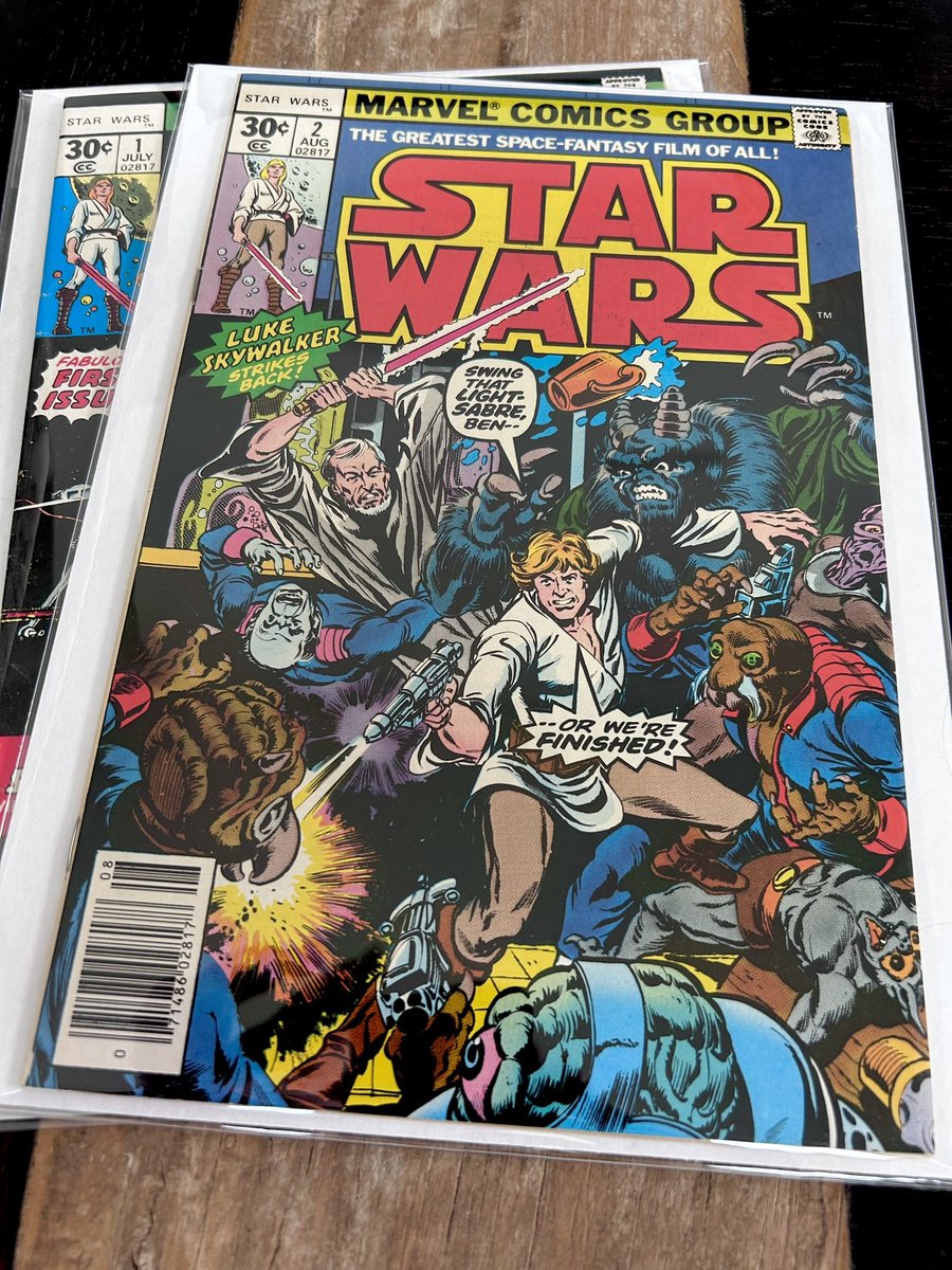 Underrated comic &amp; cover 💫✨
#StarWars 2️⃣ first appearances galore…
#HanSolo #Chewbacca #ObiWan #JabbaTheHutt 
Lots is happening on this cover 🩵
#DisneyPlus #Disney100