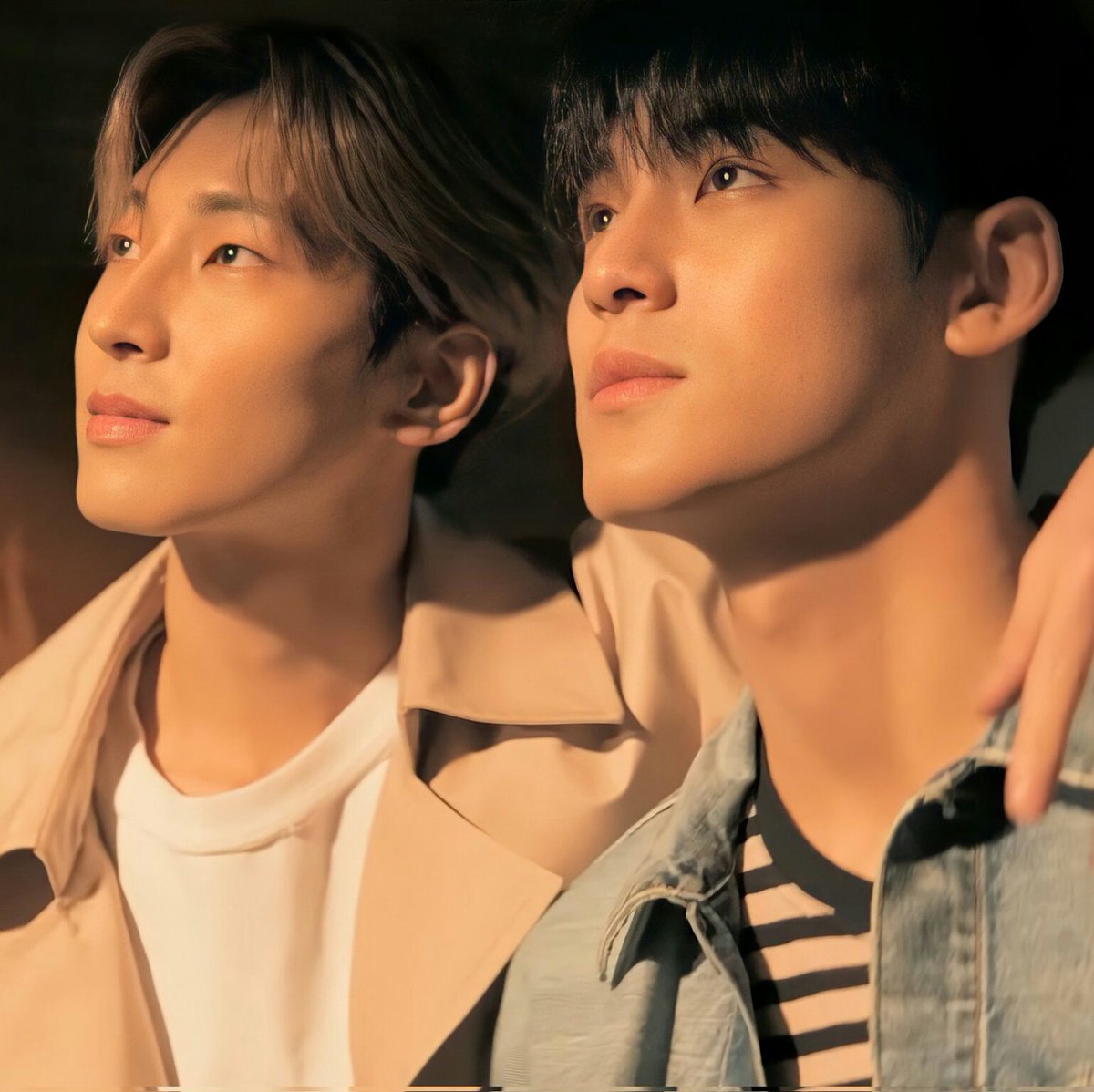 baksuuucak's tweet image. emang boleh se "the moon is beautiful isn't it?" ini 😞