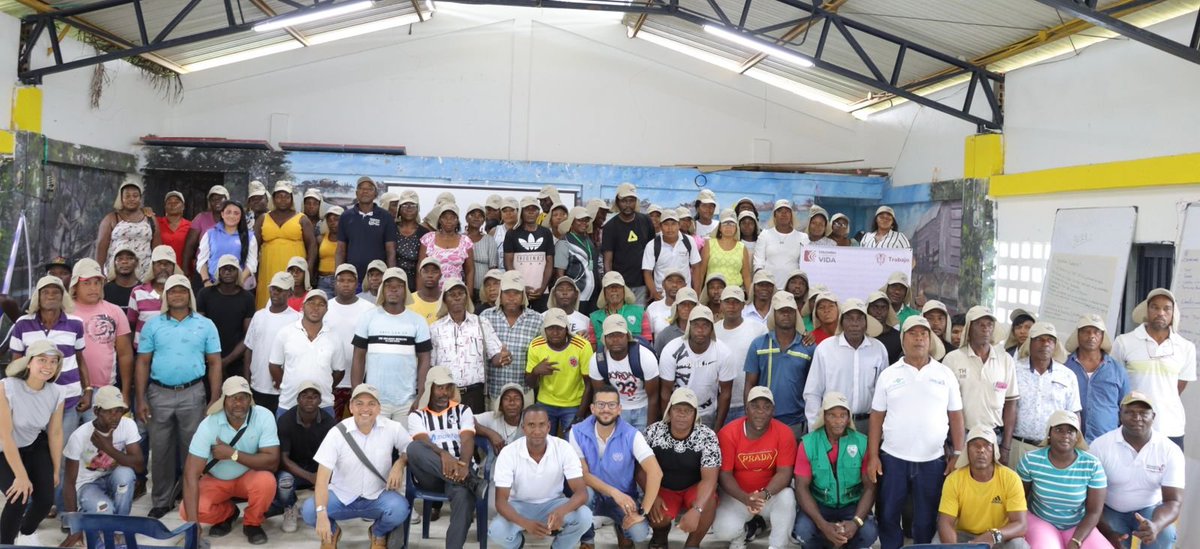 OITAndina's tweet photo. Desde Timbiquí 🇨🇴, promovemos #PescaNuestra #PescaSegura 🎣
Durante 2️⃣ días, actores del sector pesquero se capacitan con #OIT, @MintrabajoCol y #Comenalpac, para aprender a cuidar sus vidas y trabajar +seguros y saludables a través de un diálogo con las comunidades https://t.co/MxeOnkZc7Q