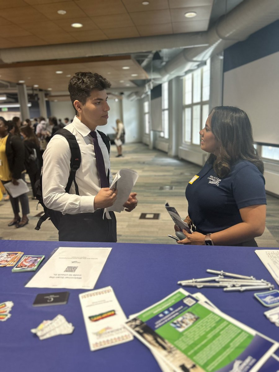 Genephys's tweet image. Leonar Rowe, Lt. Bermudez and I were networking with students at the MEPO Fair this weekend. It was an amazing opportunity! 

@penn_state 
@NavalNuclearLab