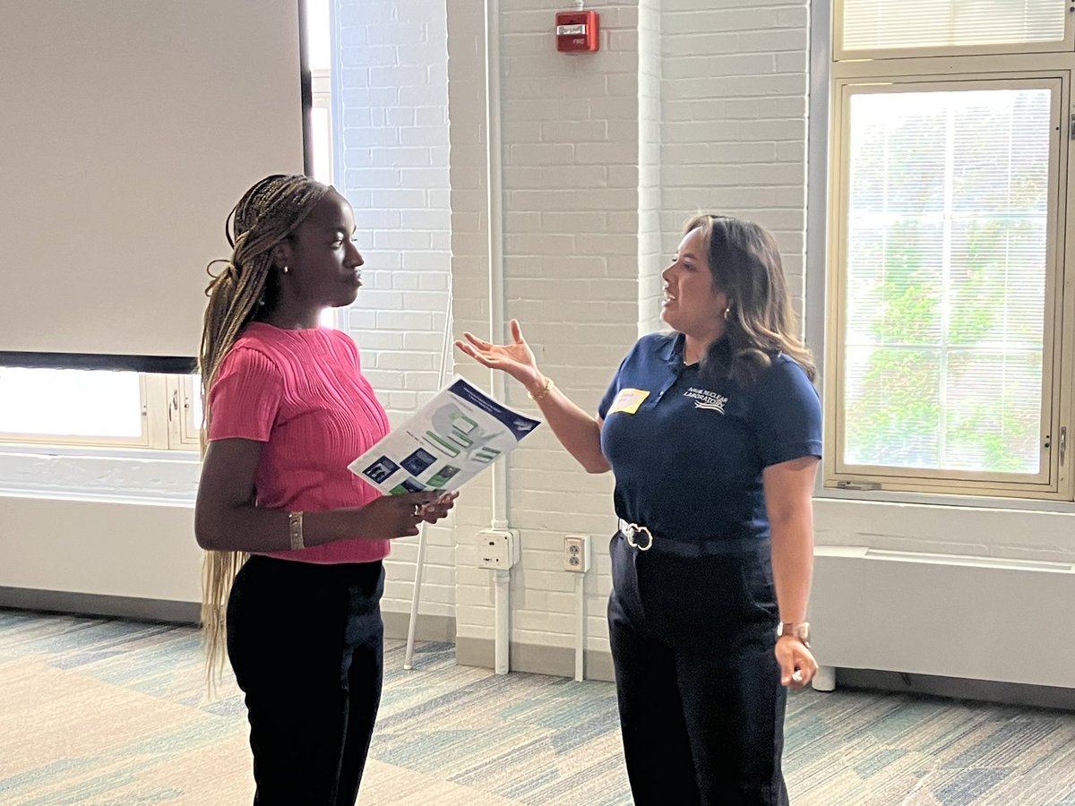 Genephys's tweet image. Leonar Rowe, Lt. Bermudez and I were networking with students at the MEPO Fair this weekend. It was an amazing opportunity! 

@penn_state 
@NavalNuclearLab