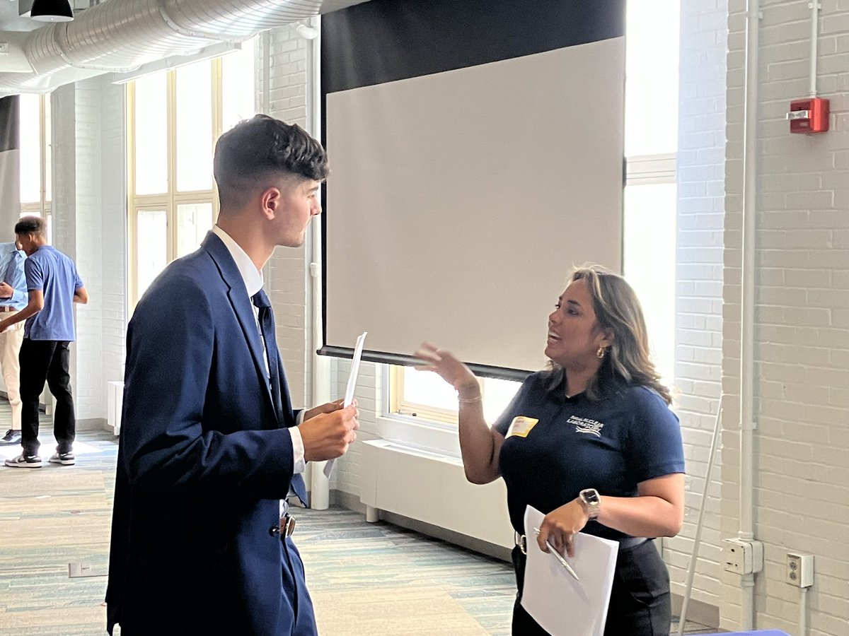 Genephys's tweet image. Leonar Rowe, Lt. Bermudez and I were networking with students at the MEPO Fair this weekend. It was an amazing opportunity! 

@penn_state 
@NavalNuclearLab
