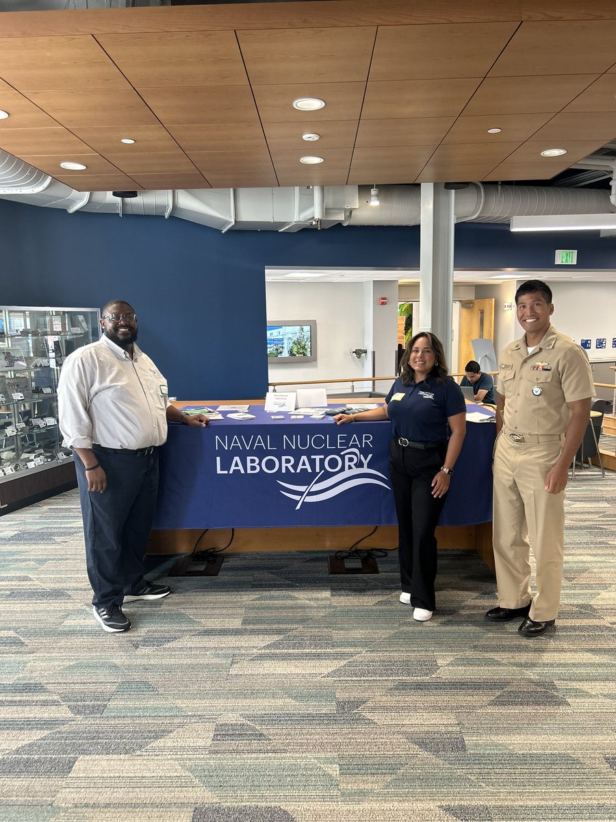 Genephys's tweet image. Leonar Rowe, Lt. Bermudez and I were networking with students at the MEPO Fair this weekend. It was an amazing opportunity! 

@penn_state 
@NavalNuclearLab