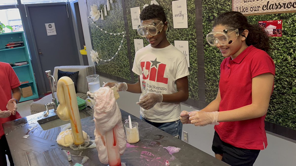 MackRaiders's tweet photo. Mack Science is always creating engaging learning experiences for our scholars. On Friday, our 8th graders made Elephant Toothpaste in Mrs. Alaway’s classes. 
#RaidersRISE 
#TogetherWeRISE
#NoPlaceForHate https://t.co/7rv6N3tN4t