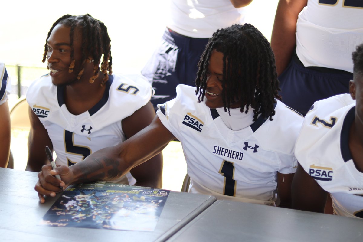 SURamsFootball's tweet photo. Did you meet the Rams today?

#TEAM94 #ALLIN https://t.co/04PS4R61gk