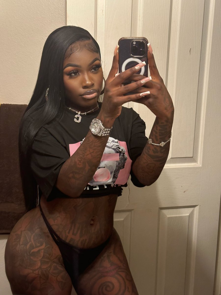 therealcashlee's tweet photo. For Your Eyes Only https://t.co/rjHMAuVe1f