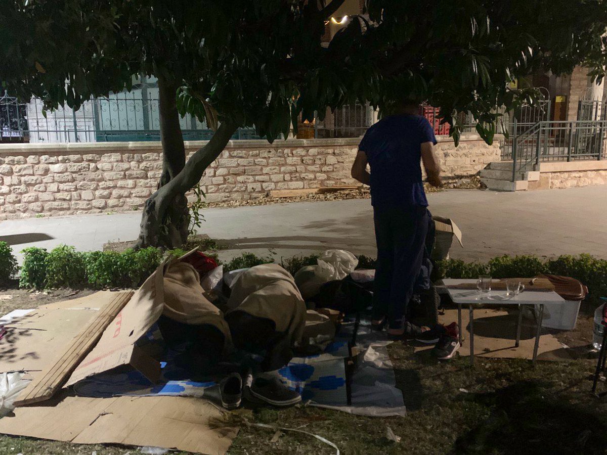 Günlük 381 liraya çalıştırılmaya, 
Taleplerimizi duymayan yetkililere, 
En ağır işi yapıp en düşük ücreti almaya, 
ARTIK YETER! 

Saraçhane’deki 6. gece nöbetimize devam ediyoruz. Haklarımızı alana kadar hiçbir yere gitmiyoruz. Ağaç AŞ işçisi köle değildir!