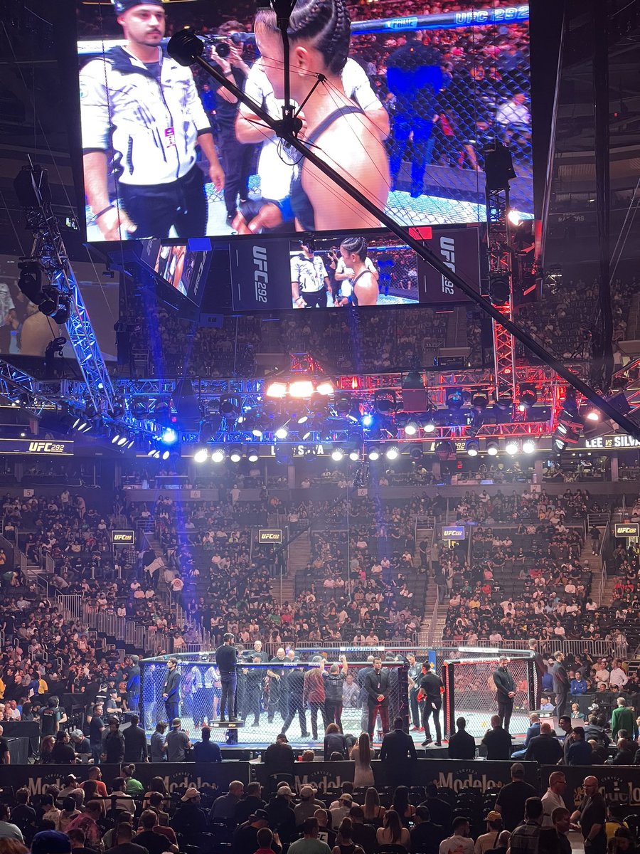 En direct de #UFC292