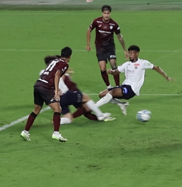 齋藤未月選手の問題のシーン。写真ではわかりにくいですが、未月選手の