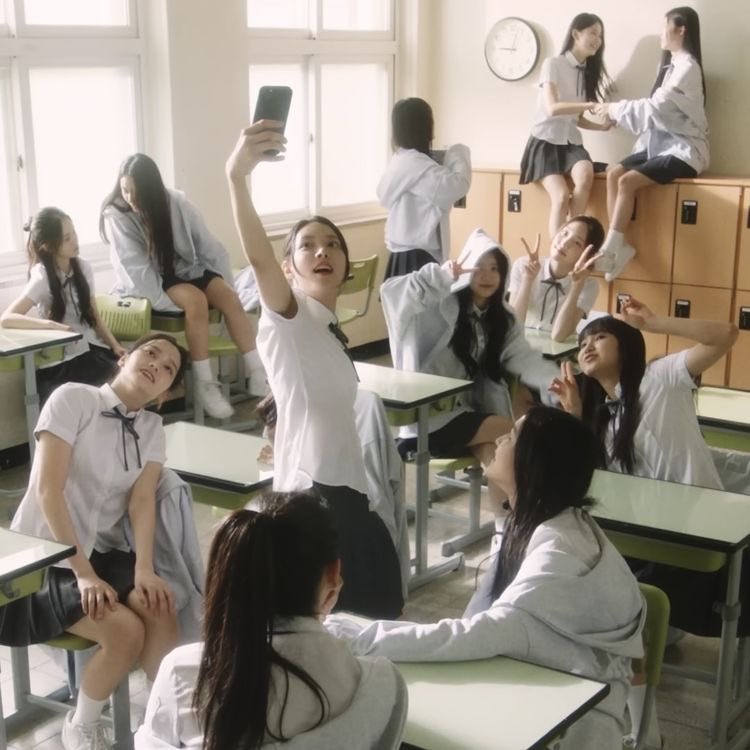 {Day 10}

⪩⪨ hii, im el looking for interactve moots !

✧she/her, filo, istp, 03' liner
✧not new to #stantwt/#kpoptwt 
✧engene, army, zerose, evnne stan, carat, RUNext? Stan and more!

✧any fandom moot is fine ! 

♡/↻ would be appreciated !