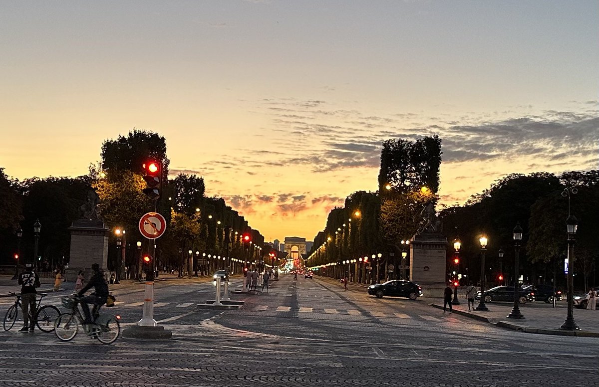 #اليوم_العالمي_للتصوير 
#مدينة_النور 
#باريس 
#Parisjetaime 
Jardin des #Tuileries 
#EiffleTower 
#ArcdeTriomphe 
#placedelaconcorde 
#WorldPhotographyDay 
#sunset 
#BonWeekend 
#myphotography