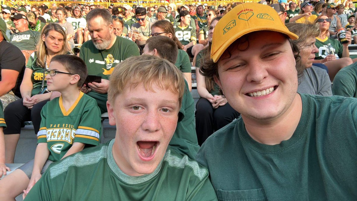 #getloudlambeau