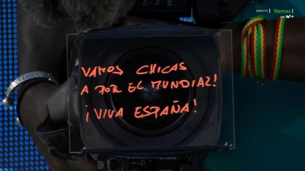 ✍🏼 Don Carlos Alcaraz.

💪🏼 El tenista español se acuerda de la <a href="/SEFutbolFem/">Selección Española Femenina de Fútbol</a> tras meterse en la final del Masters 1000 de Cincinnati.

🥹 “Vamos chicas, ¡A por el Mundial! ¡Viva España!”

📸 <a href="/vamos/">Vamos</a>
