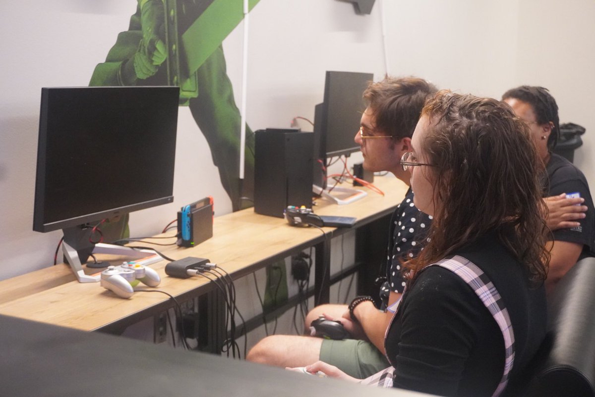 Username_Intel's tweet photo. I’m also really glad to meet @LFGPhilly 

As a quiet non binary. It was really nice to meet them 🦀 https://t.co/oVuwDoadE3