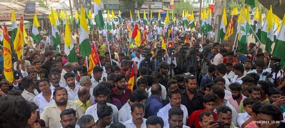 mukkulathor_off's tweet photo. மதுரையில் பழனிச்சாமிக்கு எதிர்ப்பு தெரிவித்து பல்லாயிரக்கணக்கில் அணி திரண்ட தேவர் கூட்டமைப்பினர்...!!
#Goback_Eps https://t.co/z4s8eyhNXz