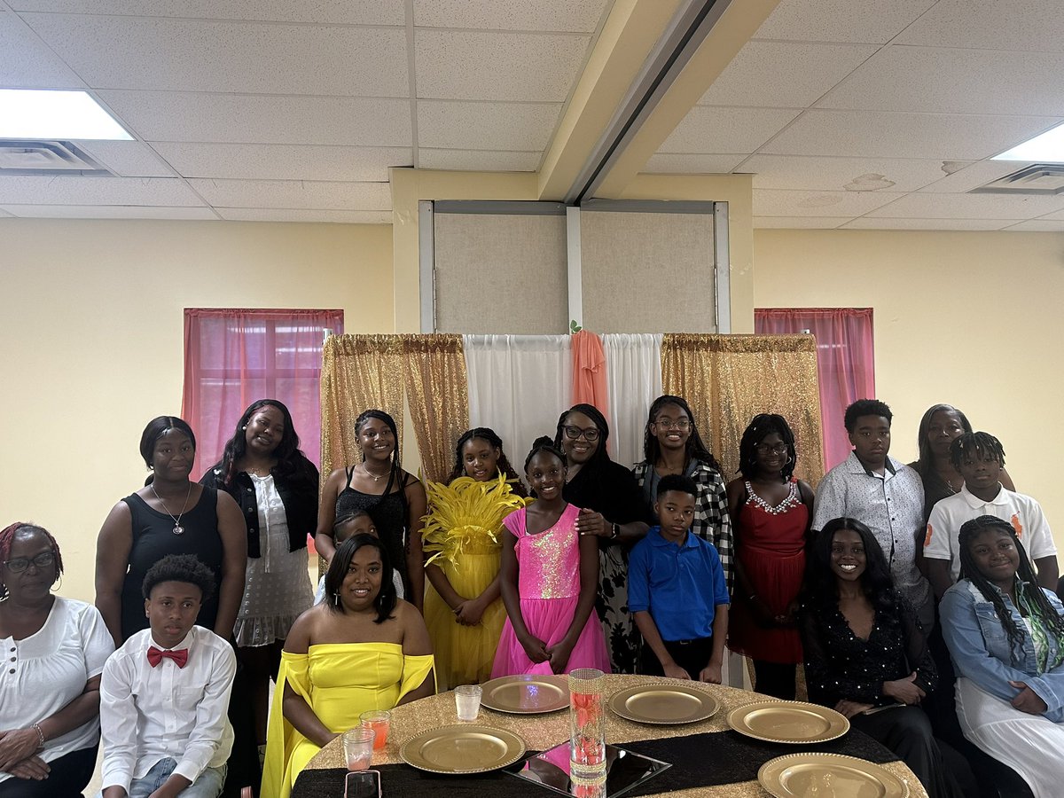 RobinColetrain's tweet photo. What an honor to be the guest speaker at Neriahβs Personal Responsibility Education Program (PREP) Parent and Teen Sneaker Gala. Thanks to Sheila Brown and Sarah McClam for writing a grant to address key issues with our youth and families. #ALLInForTheWin this school year. ππ https://t.co/Q4vZnqLebI