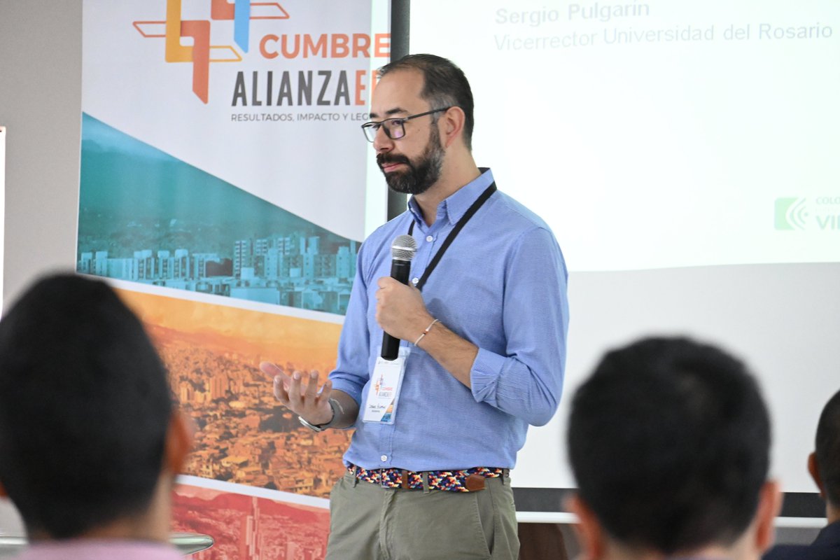 een_urosario's tweet photo. La Cumbre alianza EFI ya fue presentada en Cali y Medellín, un evento donde este asombroso grupo de investigadores presentaron 5 años de investigación. 🧐👏 https://t.co/LcqcOvX25p