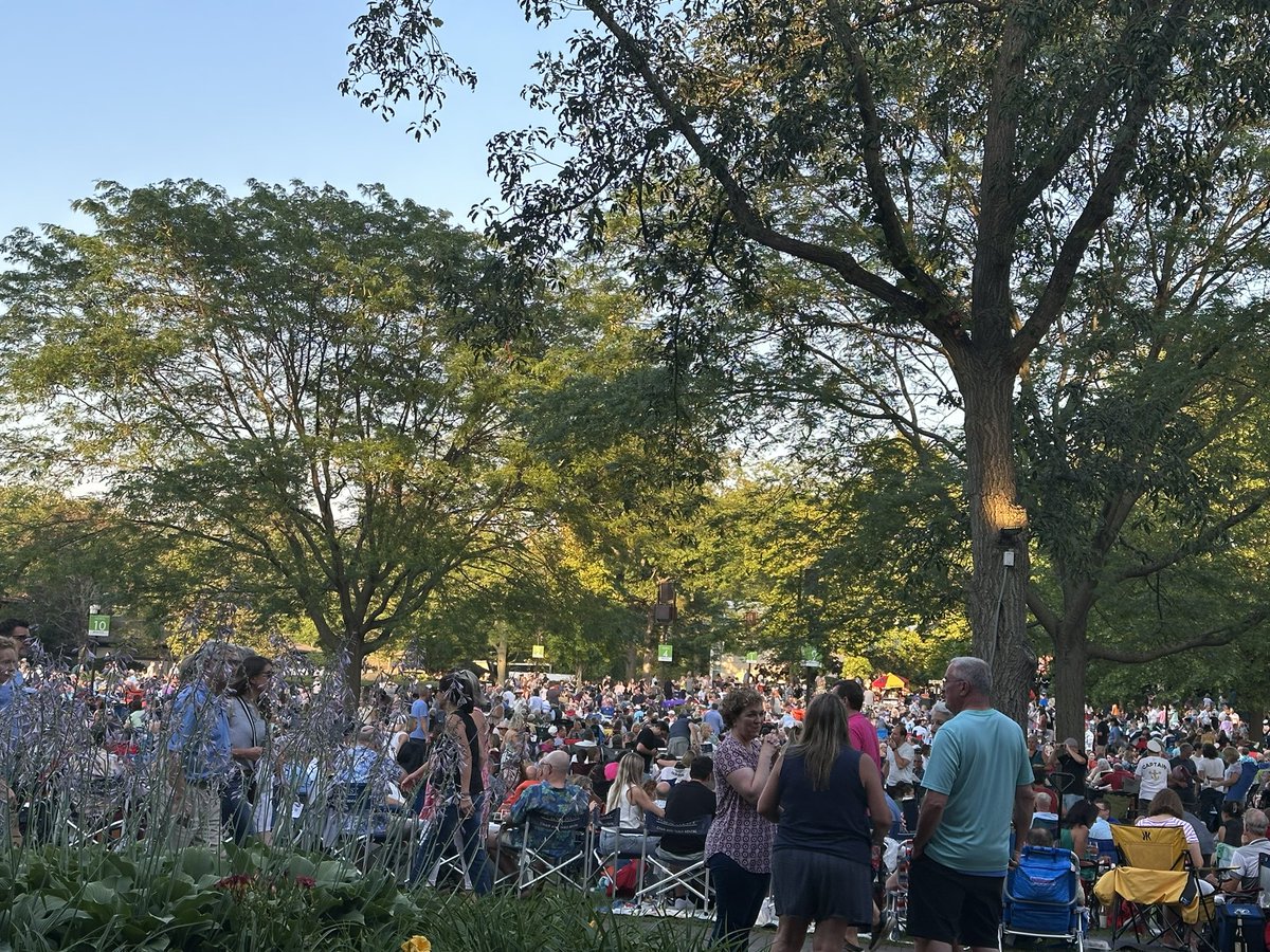 Big crowd at Ravinia for Kenny Loggins! Ironically Danger zone on Air show weekend in Chicago. Perfect evening