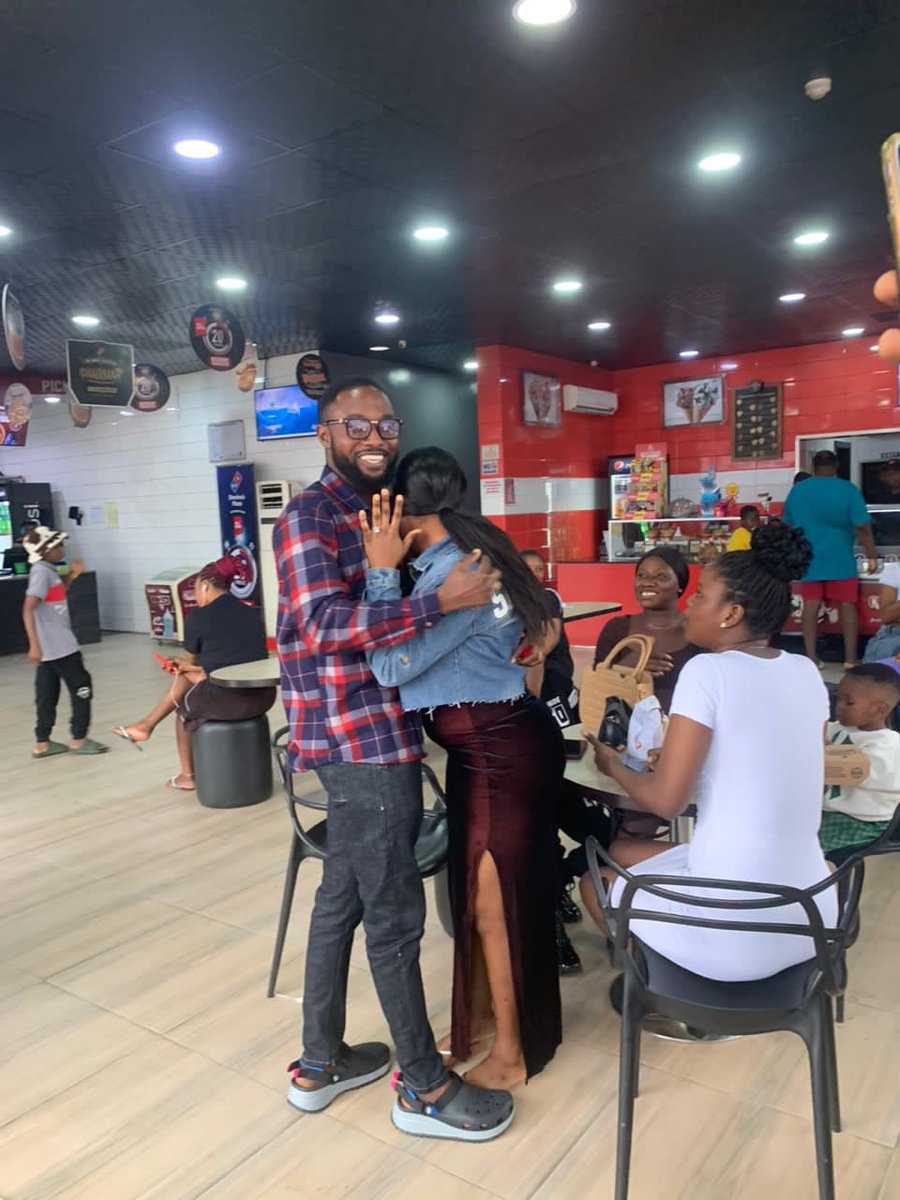 iam_GeebeeJOSH's tweet photo. She said YES 💍
#ManningUP
#Jailer
#acıklandı
#BBNaija https://t.co/Bg1EyEJPMT